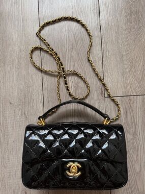 Smal logo bag crossbody with handle black patent leather